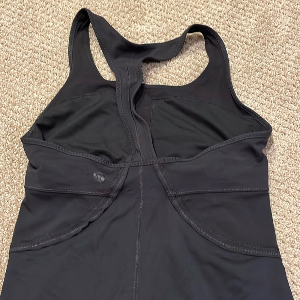 lululemon black tanktop